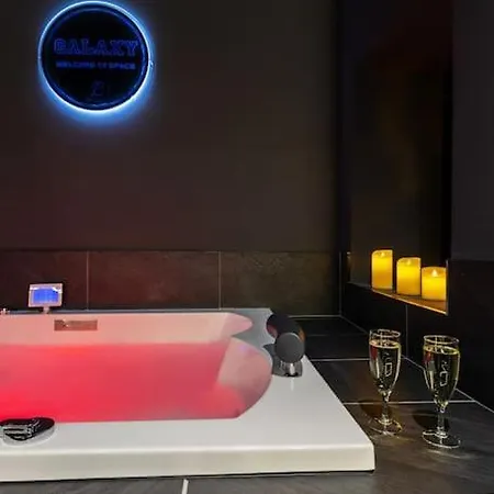 Galaxy La Tete Dans Les Etoiles Apartment *