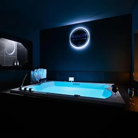 Galaxy La Tete Dans Les Etoiles Apartment *